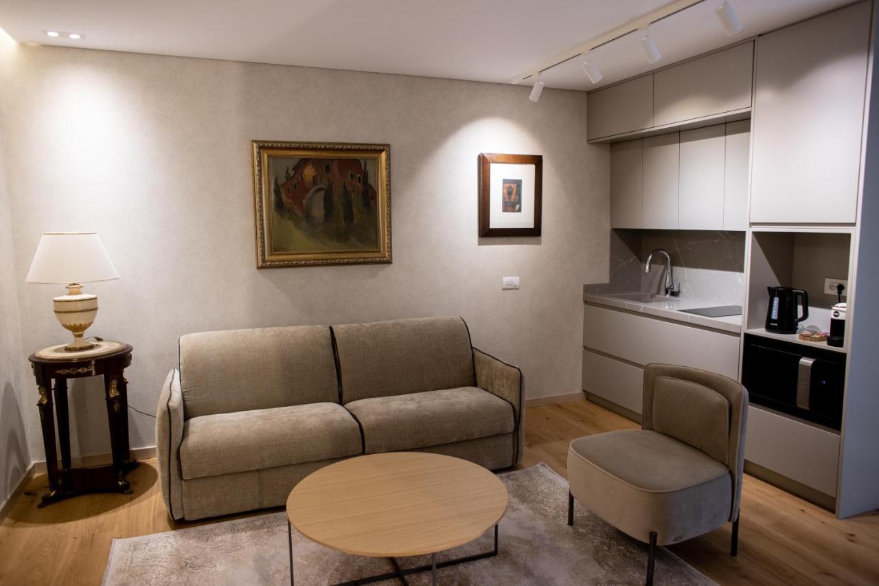 Seven Luxury Suites Tirana Exterior foto